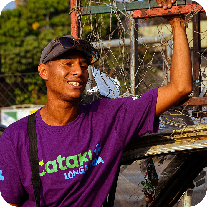 Pantalla de onboarding de la app Cataki preguntando el perfil del usuario: generador, recolector o comprador.