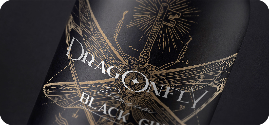 Detalle de la ilustración de la etiqueta de Dragonfly Black Gin.